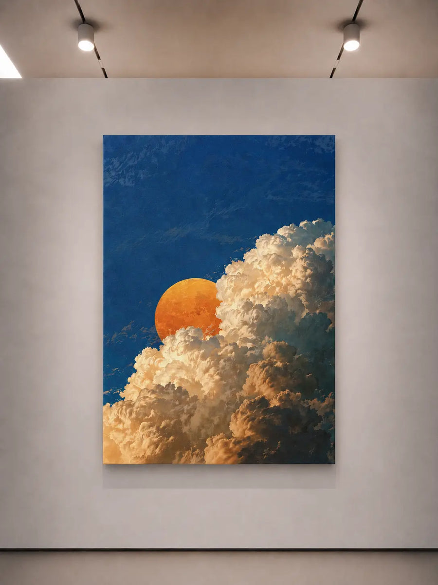 Lámina mural con marco blanco que muestra nubes en un cielo azul con un sol eclipsado dorado