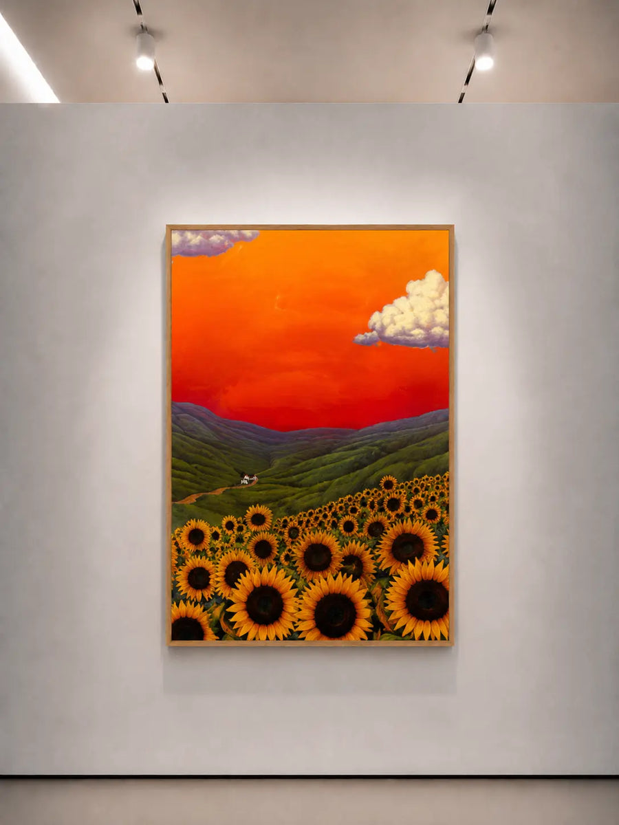 Gerahmter Landschaftskunstdruck mit orangefarbenem Sonnenuntergangshimmel, Sonnenblumen, Hügeln und Erdweg