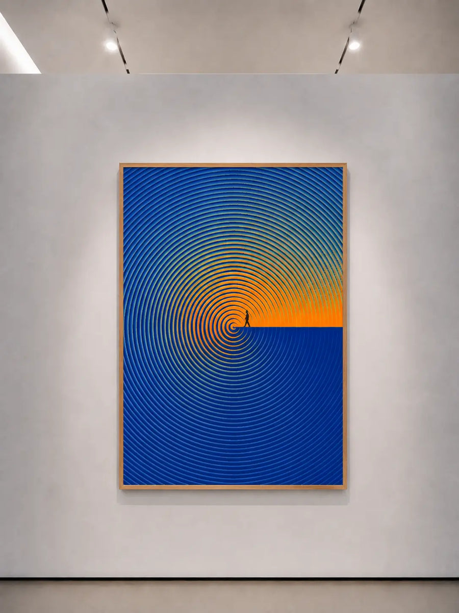 Impresión artística mural con marco de madera, líneas de olas azules y centro circular en espiral naranja