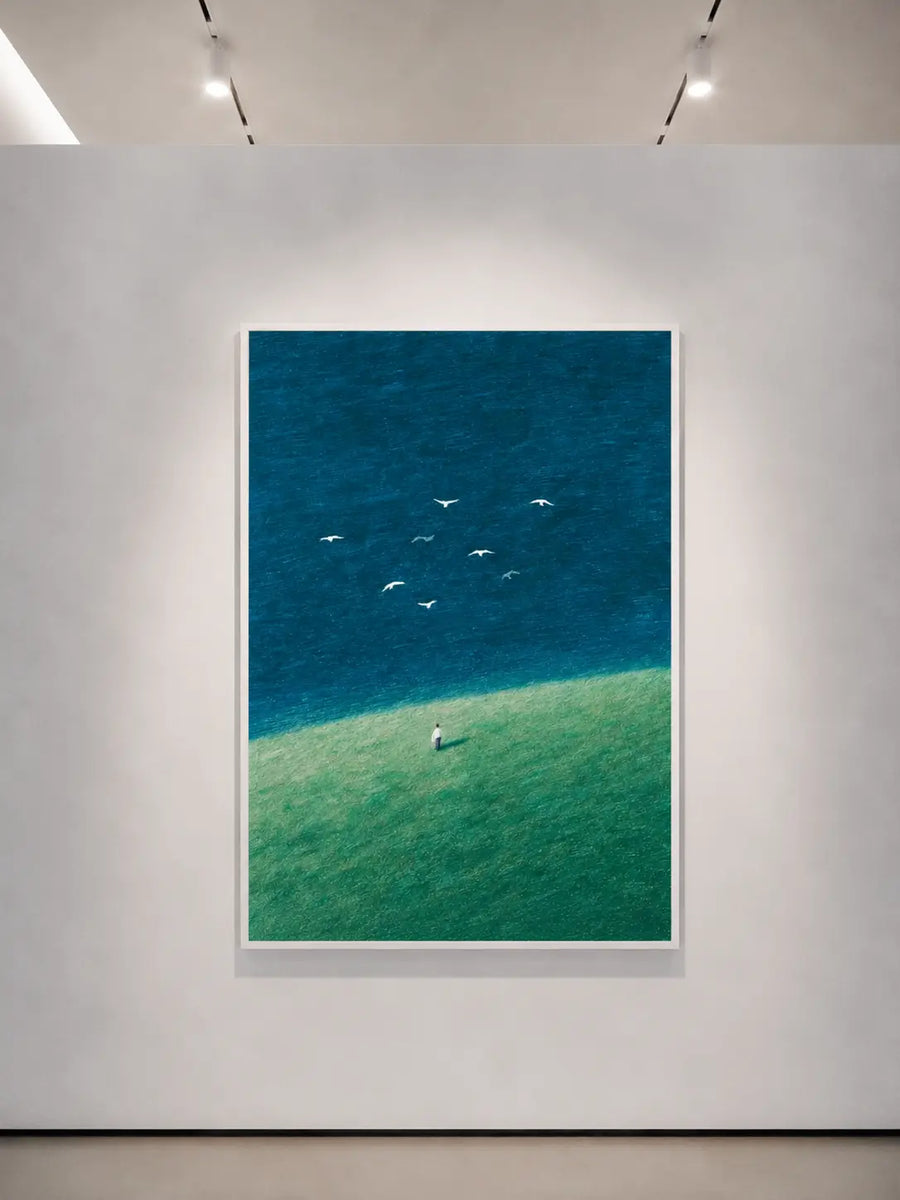 Lámina de arte mural con marco blanco, océano azul, costa verde y aves en el cielo