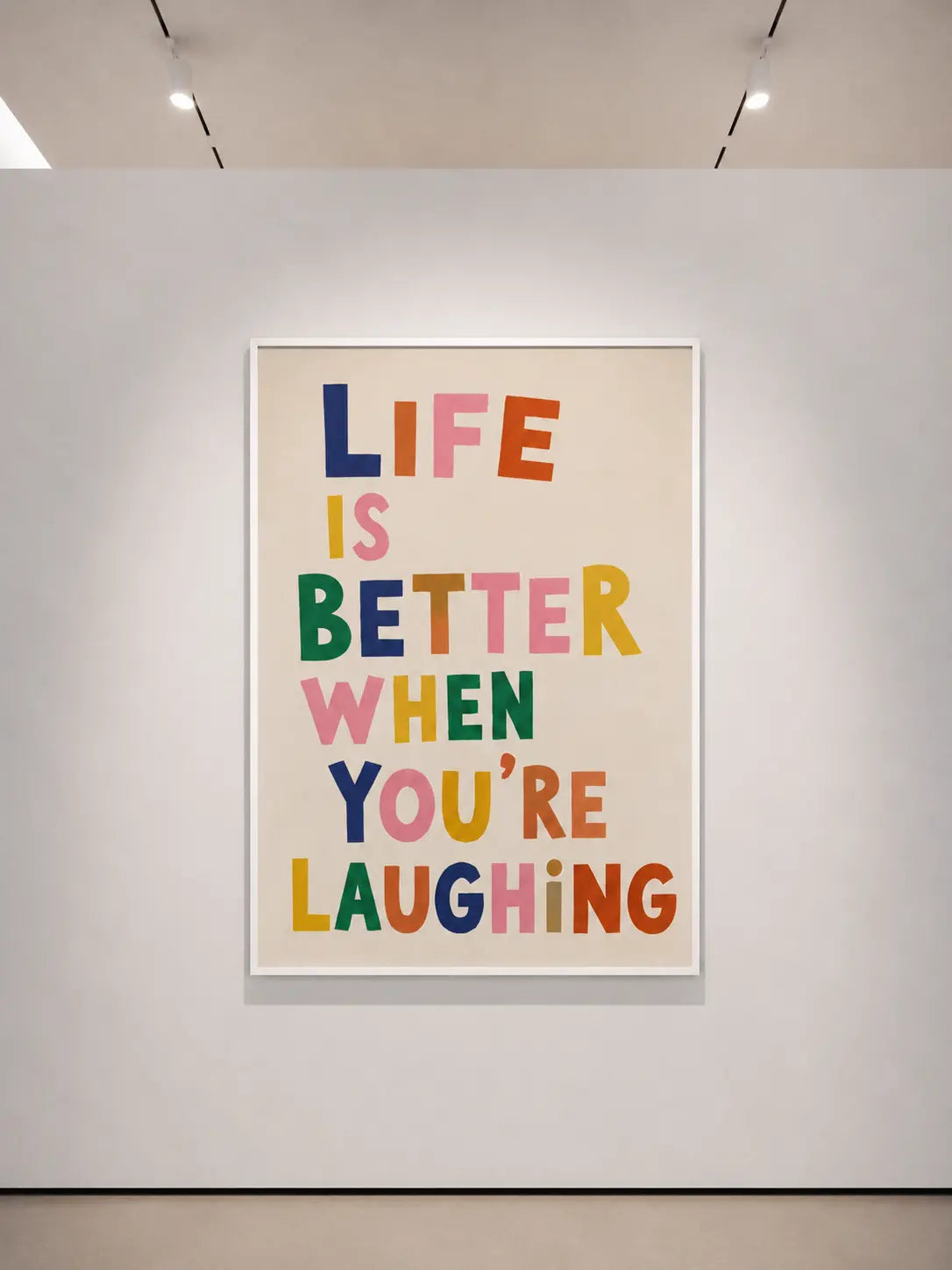 Bunter Typografiedruck mit „LIFE IS BETTER WHEN YOU’RE LAUGHING“ auf hellem Grund.