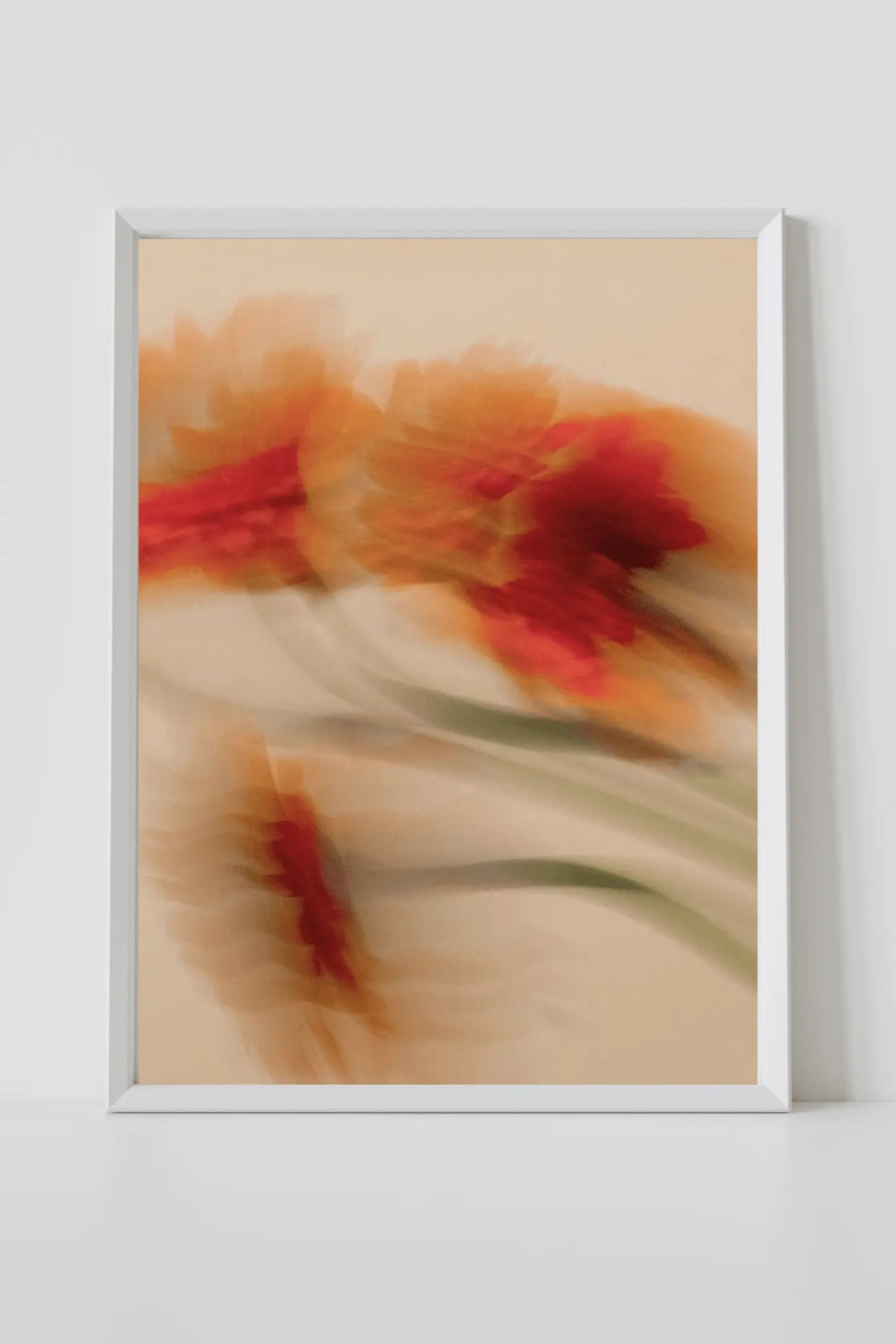 Framed print floral abstracto con pinceladas naranjas y rojas sobre fondo claro