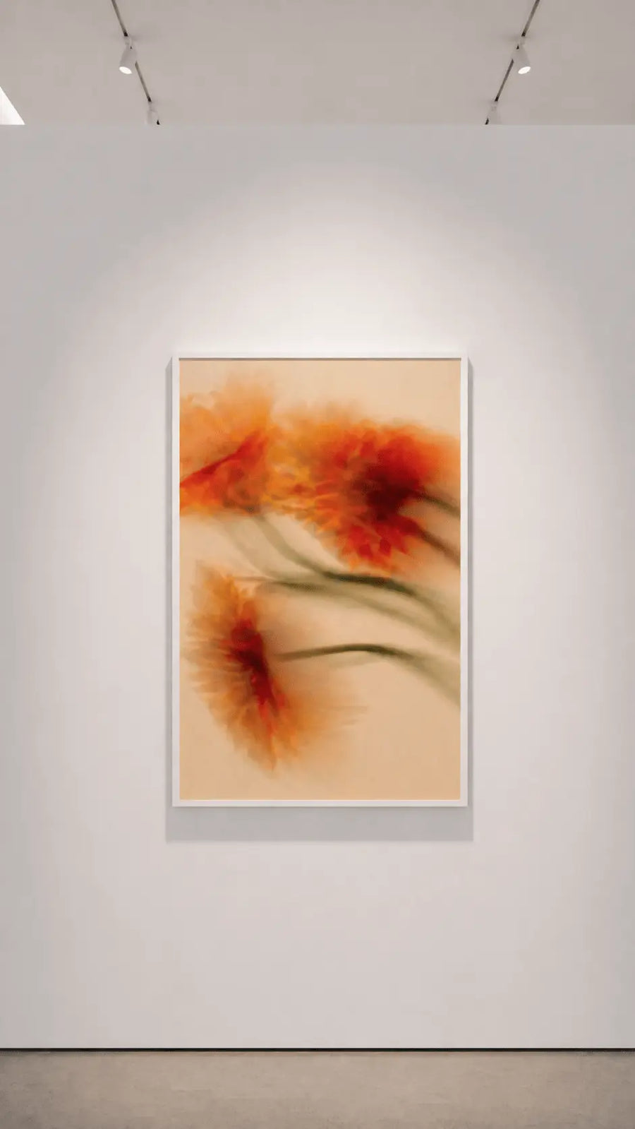 Pequeño estampado floral abstracto con marco ligero, difuminado naranja-rojo y tallos verdes