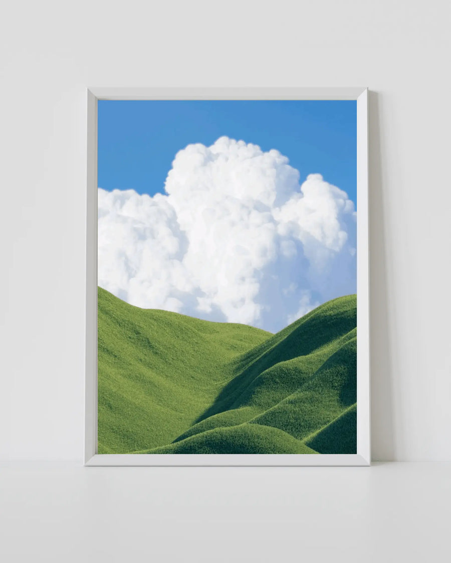 Lámina de pared con marco blanco, cielo azul, nubes blancas y colinas verdes onduladas