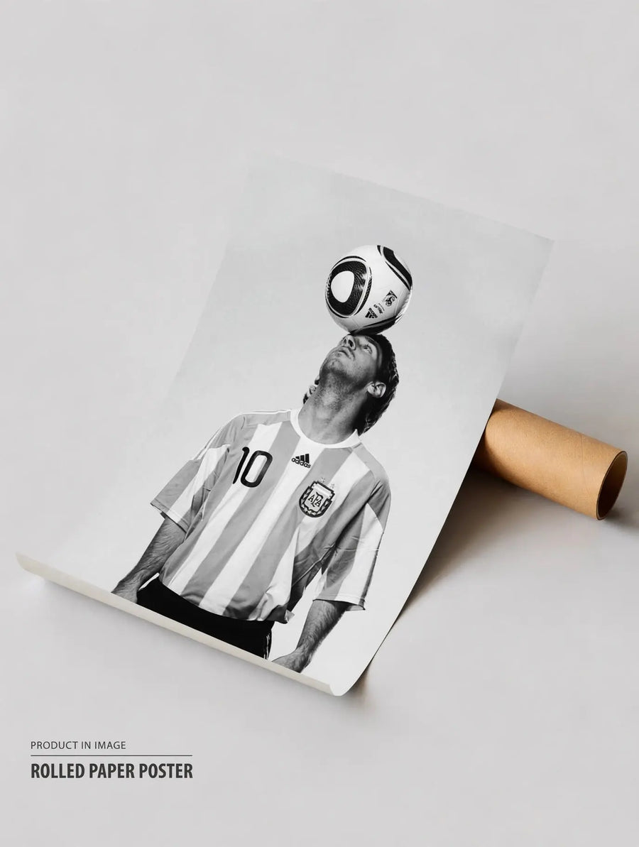 Póster enrollado de papel de Lionel Messi, con camiseta negra y blanca de Argentina N.º 10 y balón