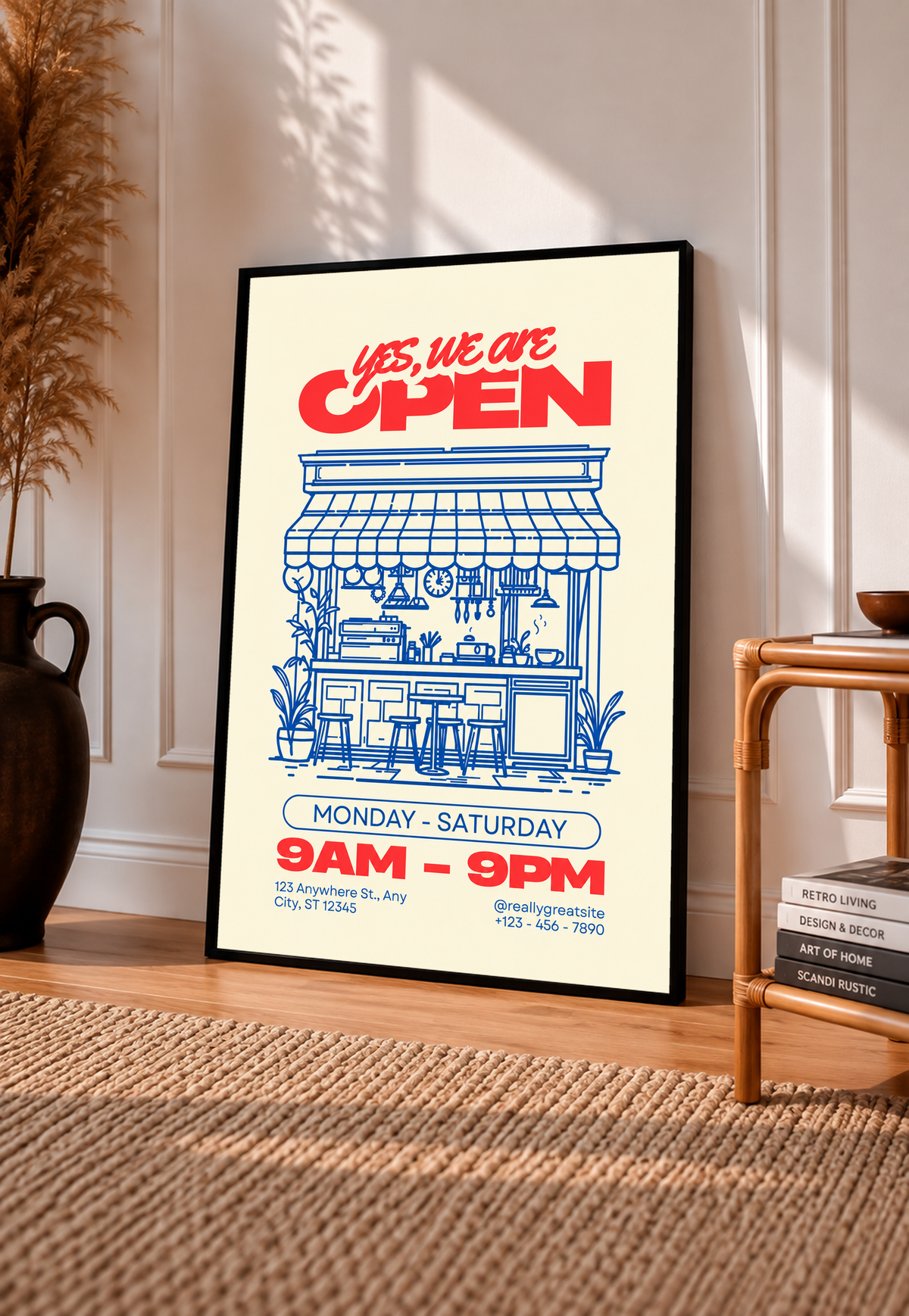 Ambientazione in cornice nera appoggiata su un pavimento al sole accanto a una piccola sedia: Yes, we are OPEN in rosso sopra un bar disegnato in blu con tenda, bancone, sgabelli, piante, orari e contatti di esempio su fondo crema.