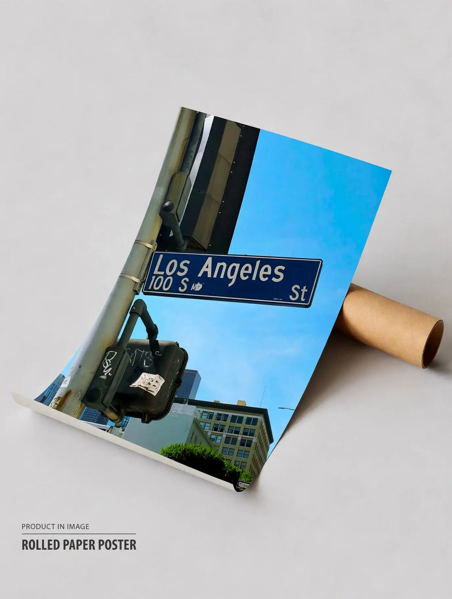 Rolled póster de viaje con señal de calle de Los Ángeles, con cielo azul y semáforo