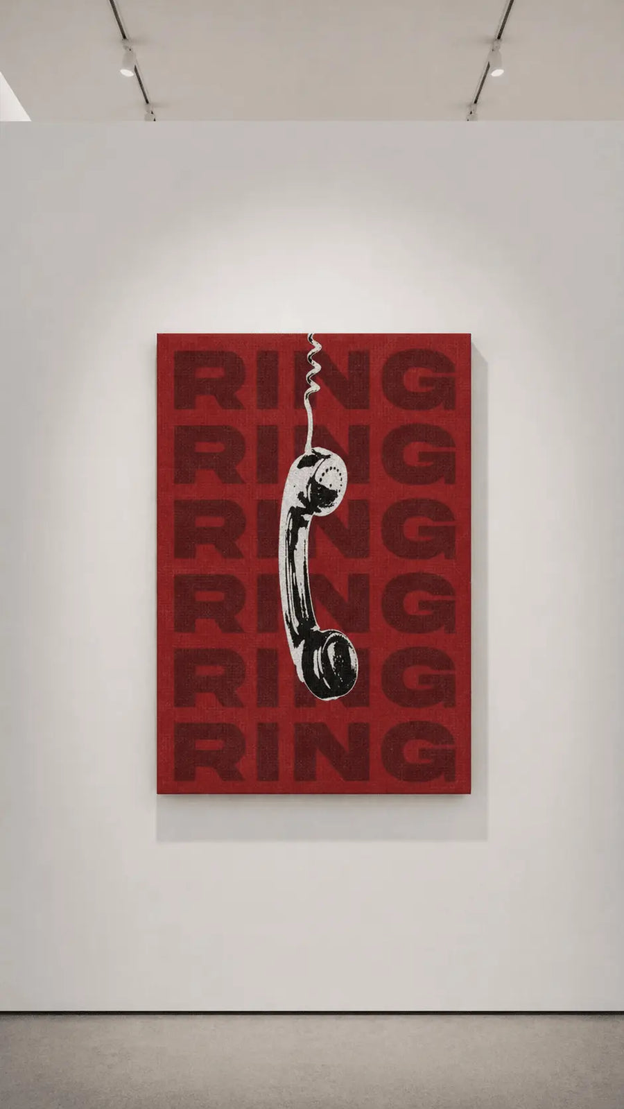 alt
Impresión decorativa de pared de teléfono rojo con auricular negro y texto repetido "RING" en marco fino