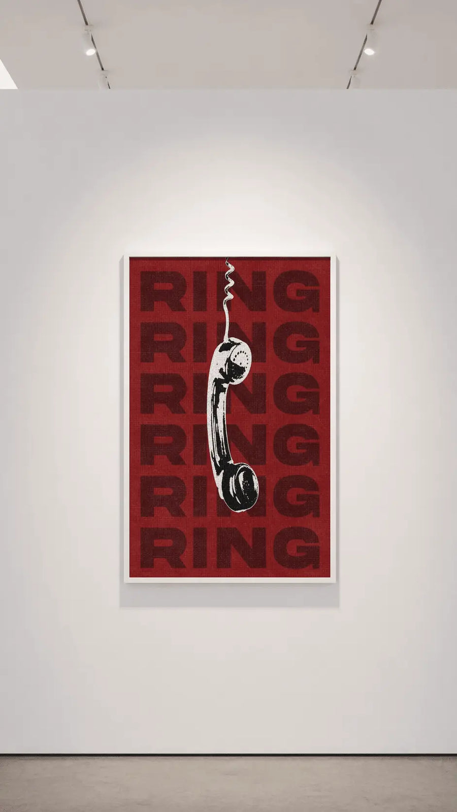 Impresión artística de pared de un teléfono rojo en marco claro, con 'RING' repetido y auricular negro