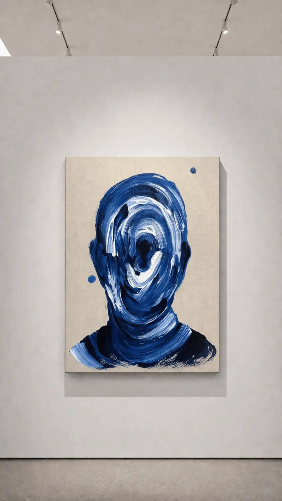 Impresión enmarcada de retrato abstracto con rostro de pincelada azul sobre fondo beige