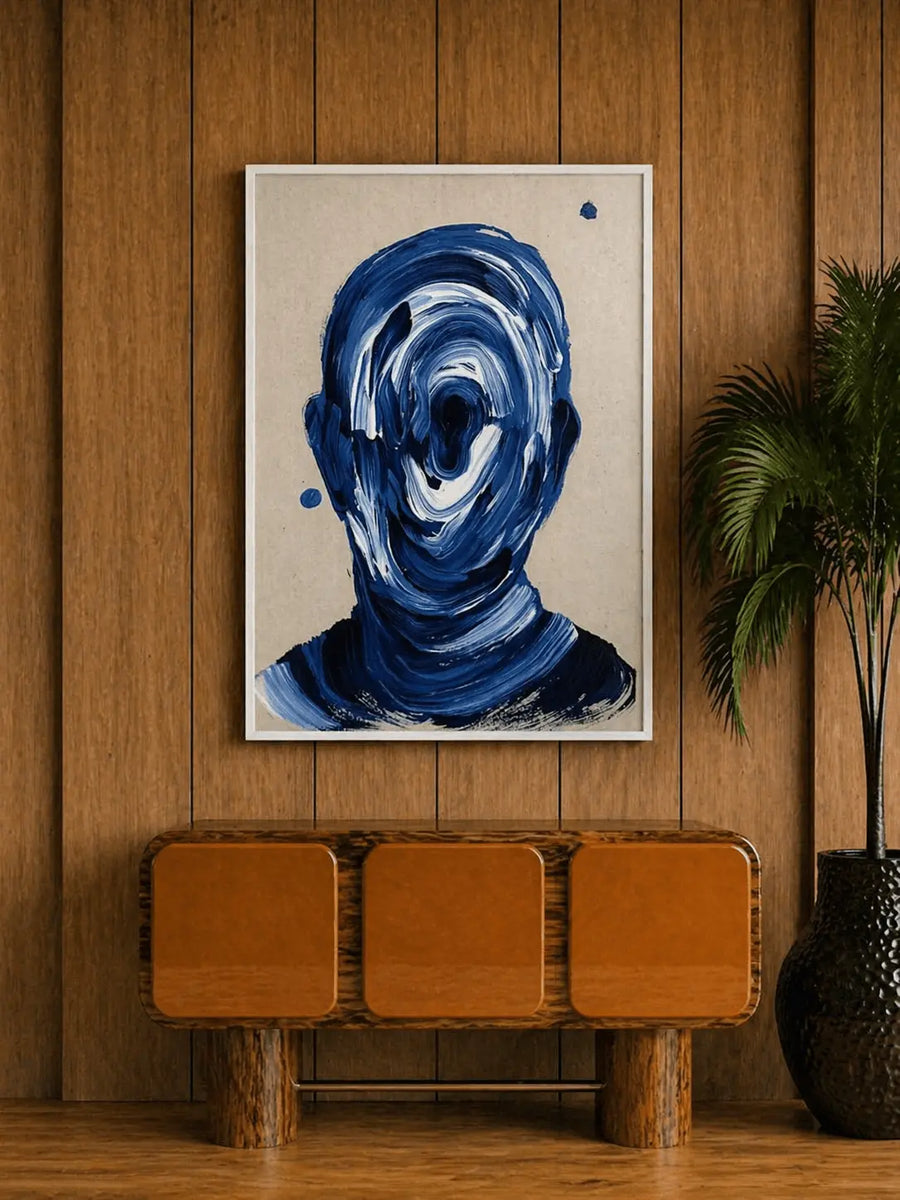 Framed print abstracto enmarcado con una figura de pincelada azul sobre fondo beige